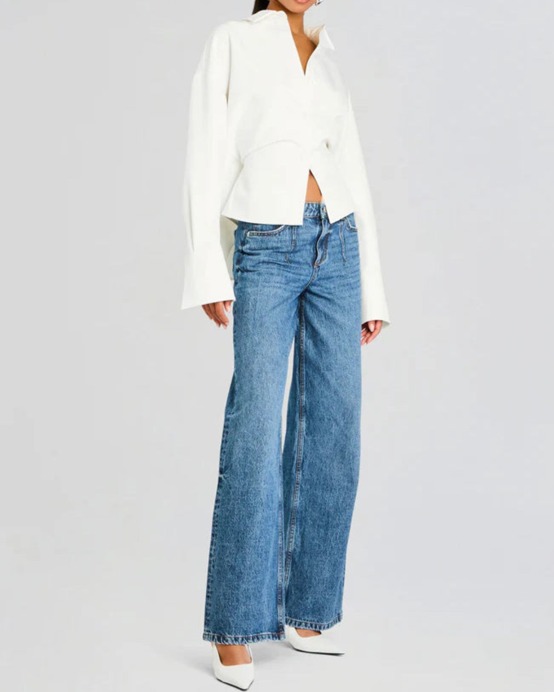 Blusa com mangas comprimidas, design estruturado e corte moderno.