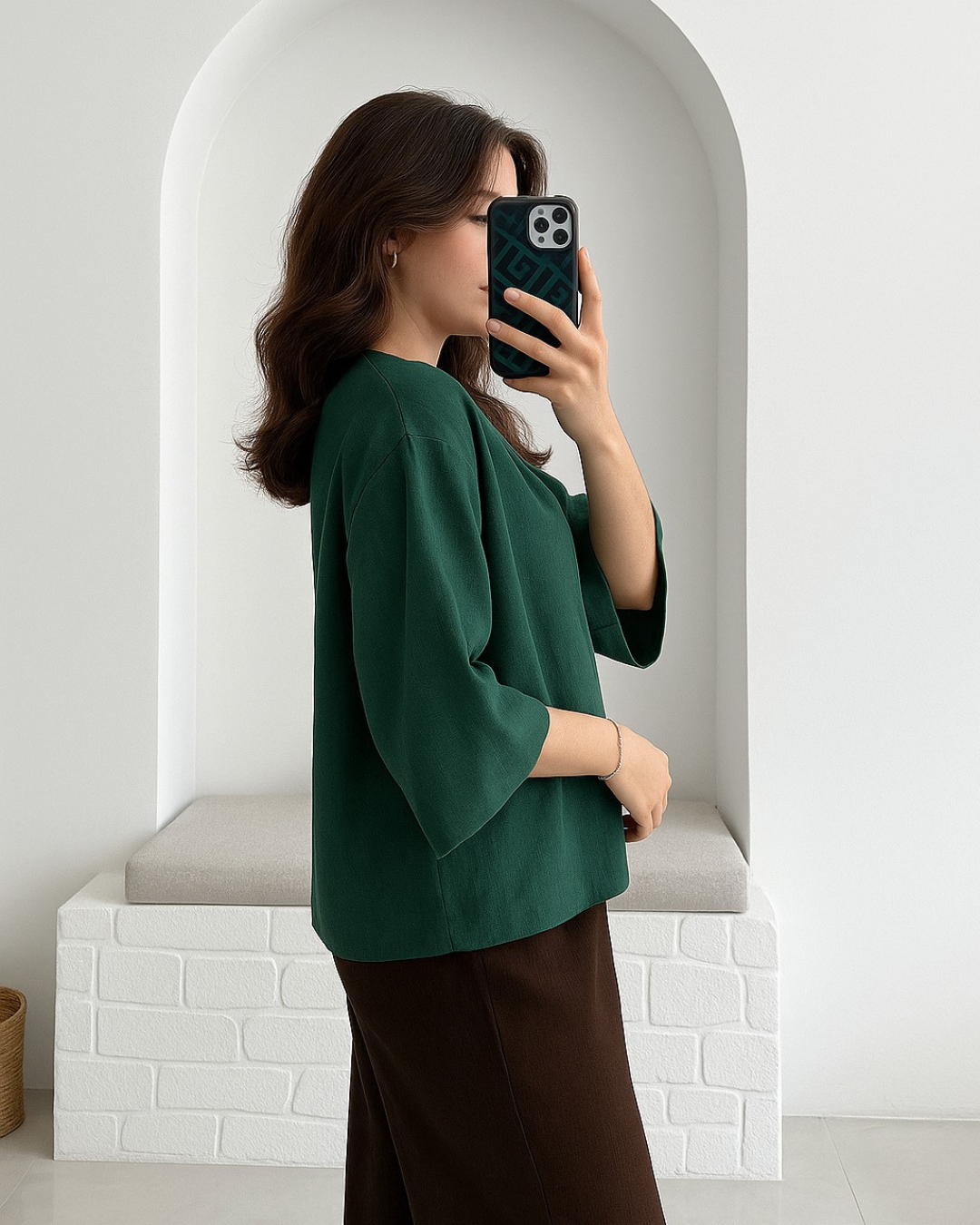 Cardigan com botões e design casual.