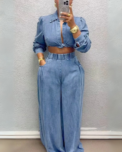 Conjunto formal feminino com blusa de manga curta e calças legging compridas. 