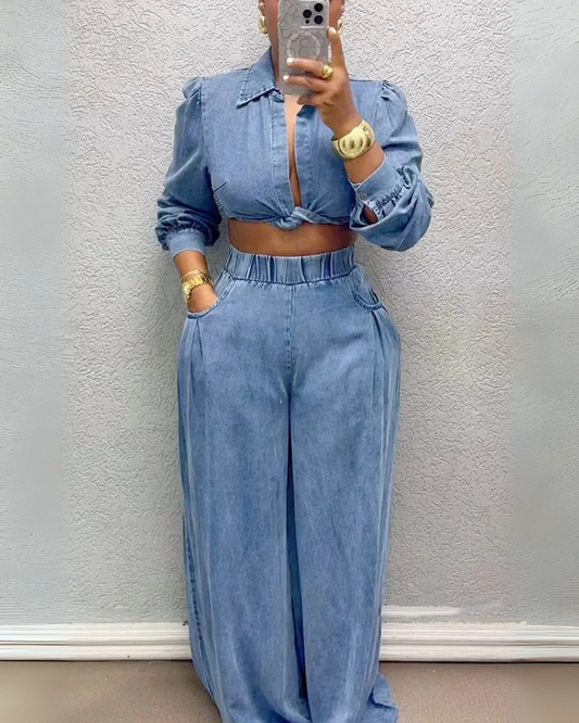 Conjunto formal feminino com blusa de manga curta e calças legging compridas. 