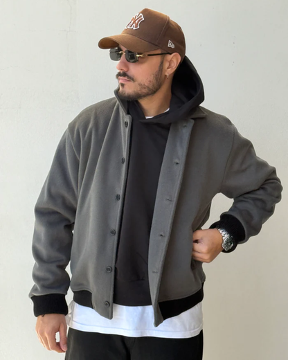 Blusa leve de estilo contemporâneo para homem