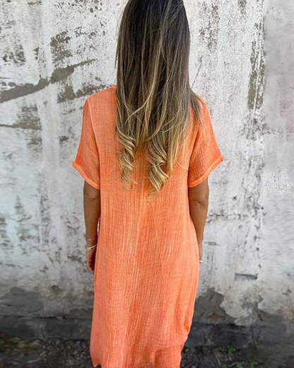 Vestido midi com decote em V em algodão e linho. 