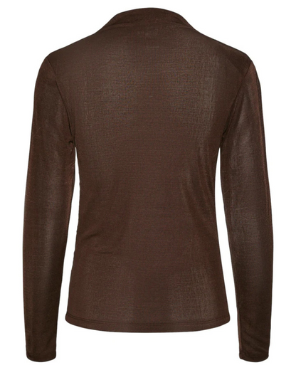 Blusa elegante com mangas comprimidas e detalhes em ombreiras. 