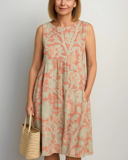 Vestido vintage com flores e manga curta. 