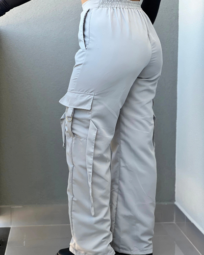 Calças com estilo casual e bolsos laterais