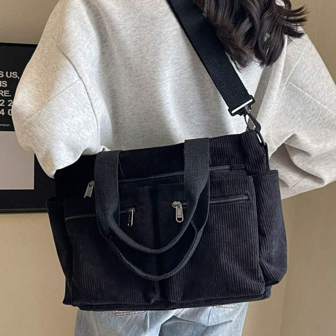 Bolsa Bombazina com vários compartimentos e design casual, ideal para o dia a dia e para viagens.