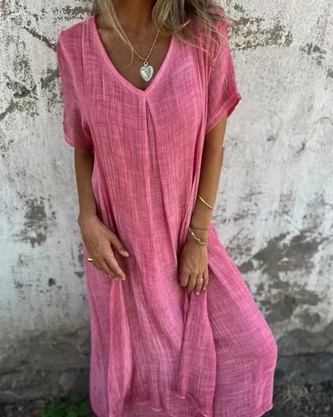 Vestido midi com decote em V em algodão e linho. 