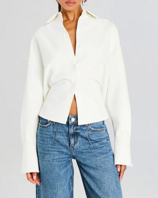 Blusa com mangas comprimidas, design estruturado e corte moderno. 