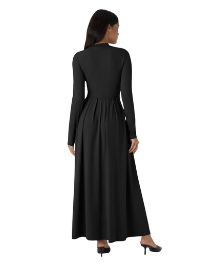 Vestido maxi plissado e elegante com decote alto e alças para mulher 