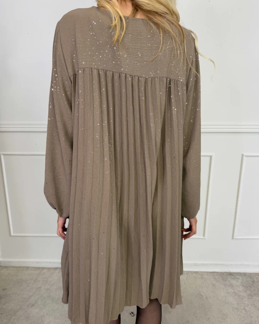 Vestido plissado com brilho 