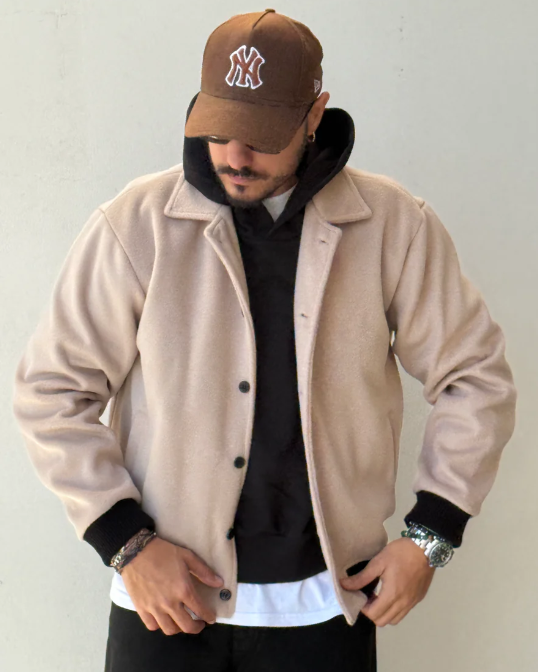 Blusa leve de estilo contemporâneo para homem