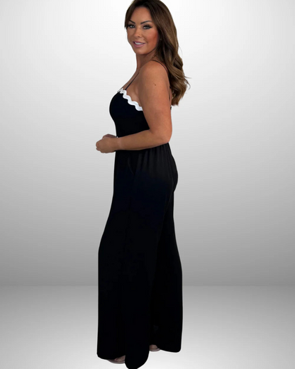 Macacão com pelo, decote e pernas compridas 