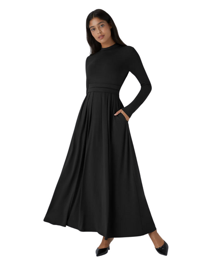 Vestido maxi plissado e elegante com decote alto e alças para mulher 