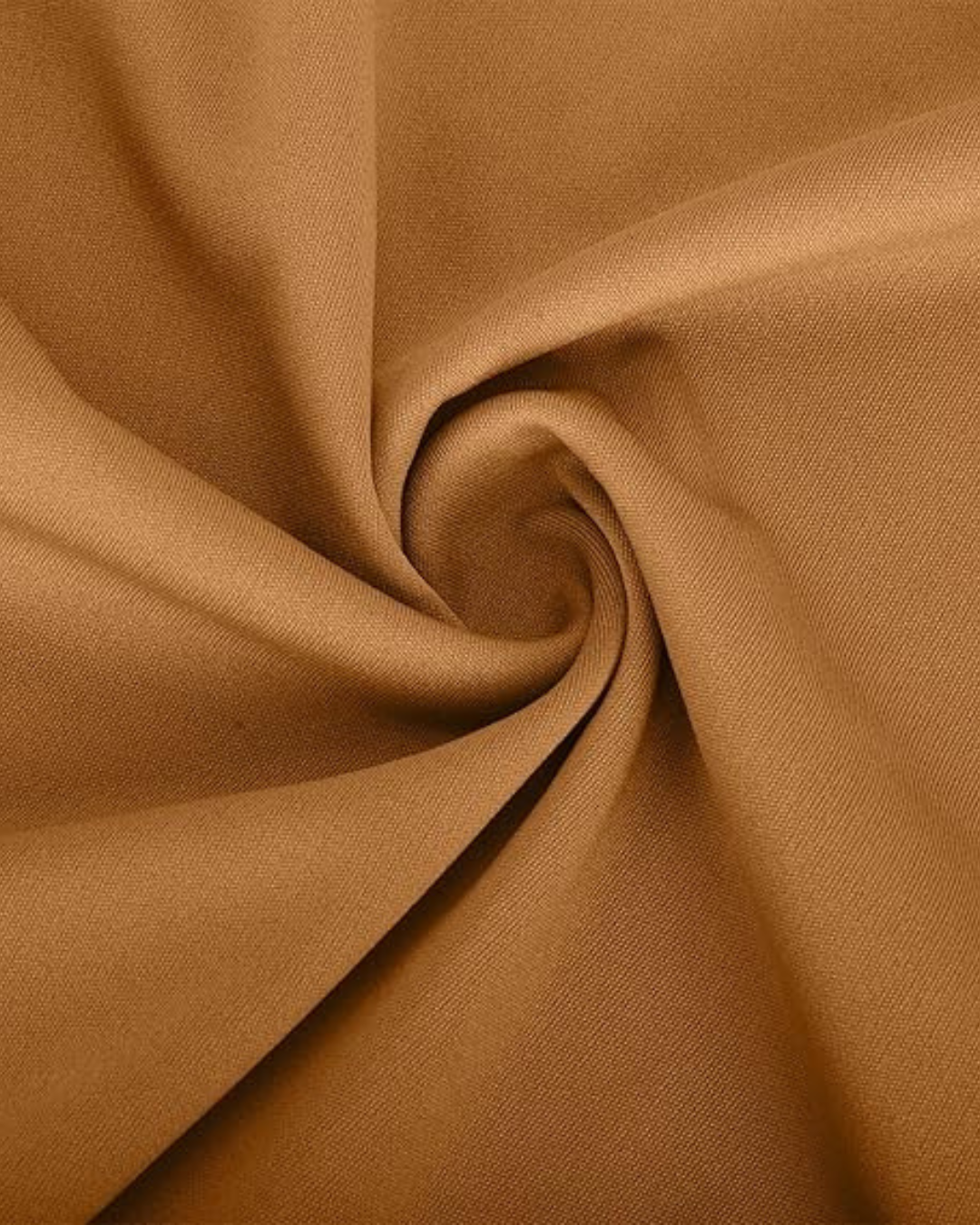 Conjunto elegante com top curto e calças legging compridas. 