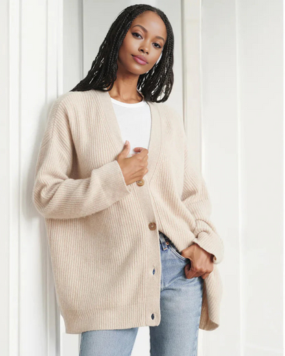 Cardigã de Malha Leve com Fechamento de Botões e Design Casual
