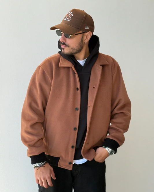 Blusa leve de estilo contemporâneo para homem