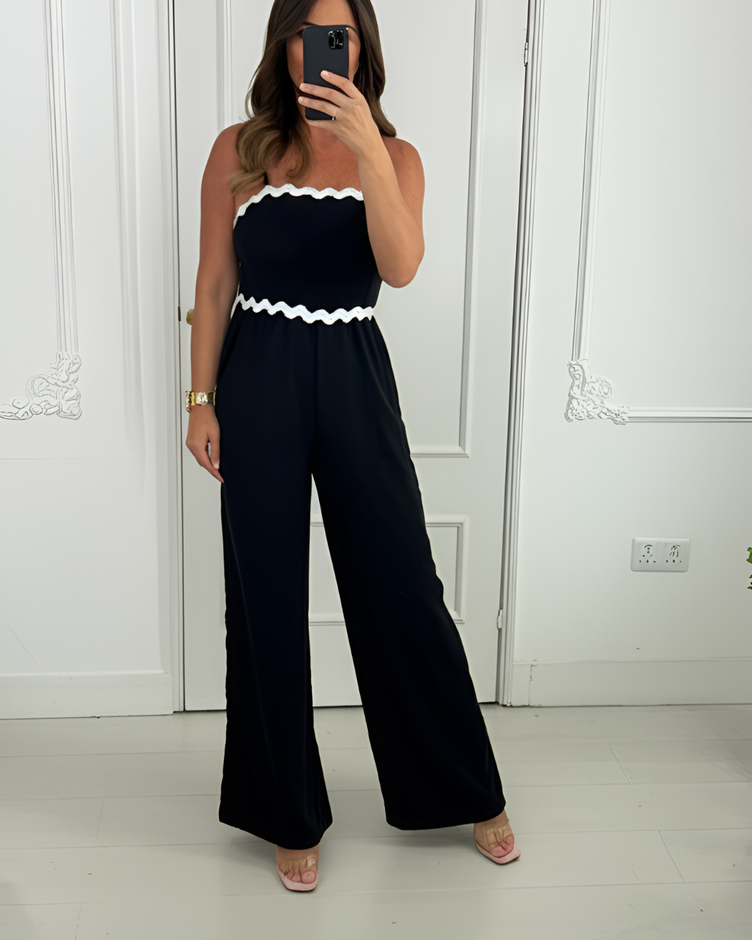 Macacão com pelo, decote e pernas compridas 