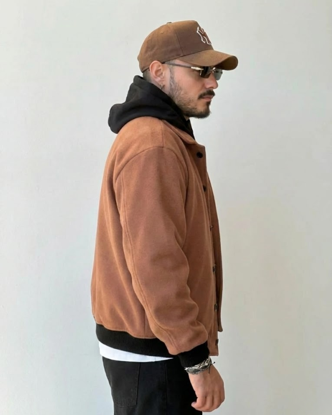 Blusa leve de estilo contemporâneo para homem