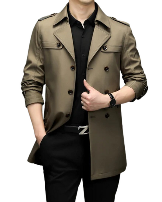 Casaco clássico e compacto de gabardine para uso doméstico com cinto ajustável na cintura. 